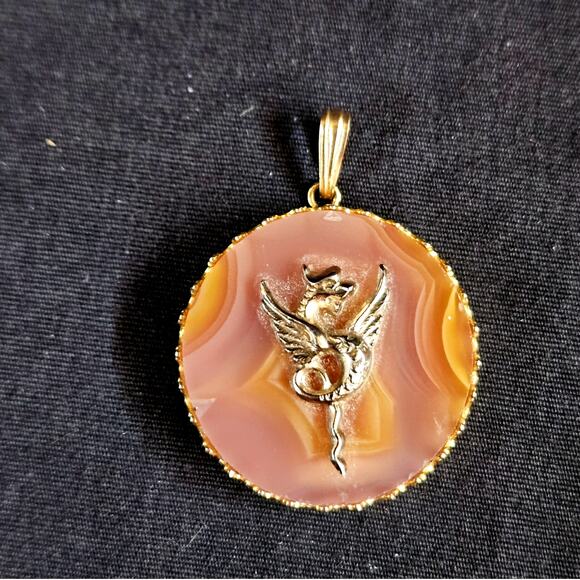 Agate Gold Dragon Pendant Necklace Gold Tone Round Charm - Picture 1 of 4